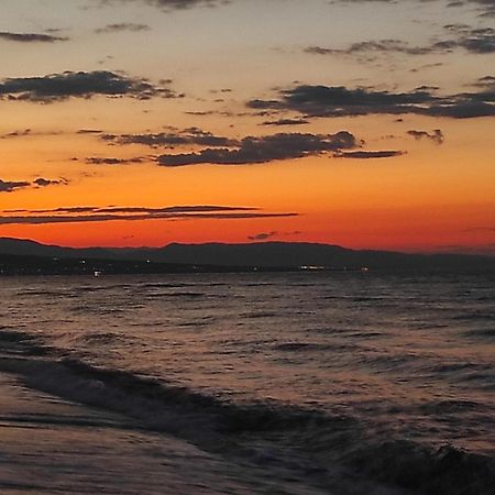 Costa Petra - Luxury Seaside Cottage With Garden - Vacation House For Families In Greece Néa Meságkala Extérieur photo