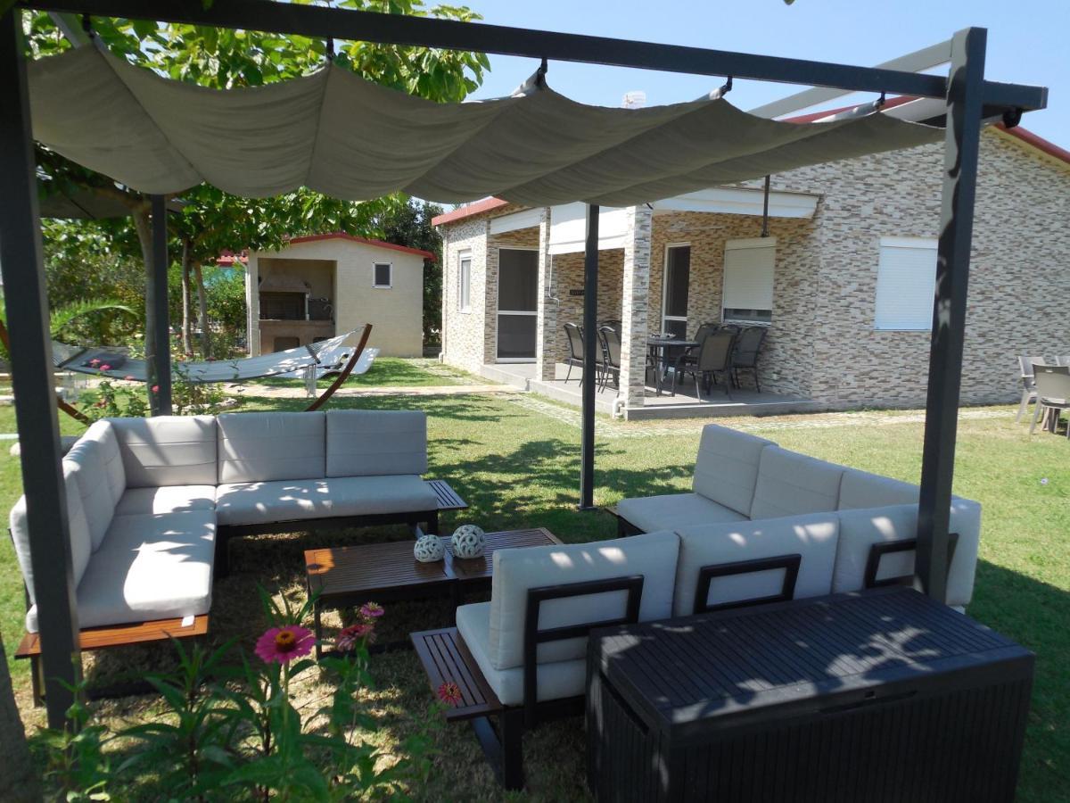 Costa Petra - Luxury Seaside Cottage With Garden - Vacation House For Families In Greece Néa Meságkala Extérieur photo