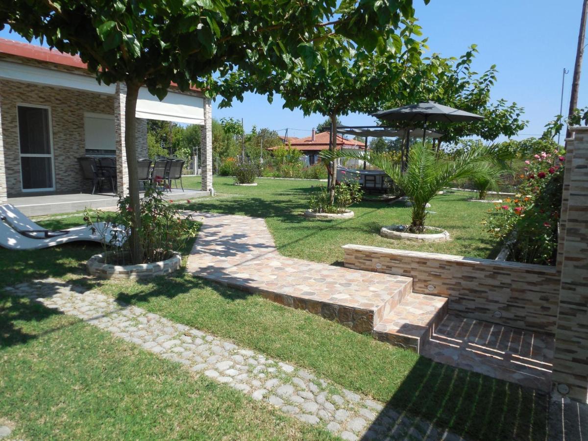 Costa Petra - Luxury Seaside Cottage With Garden - Vacation House For Families In Greece Néa Meságkala Extérieur photo