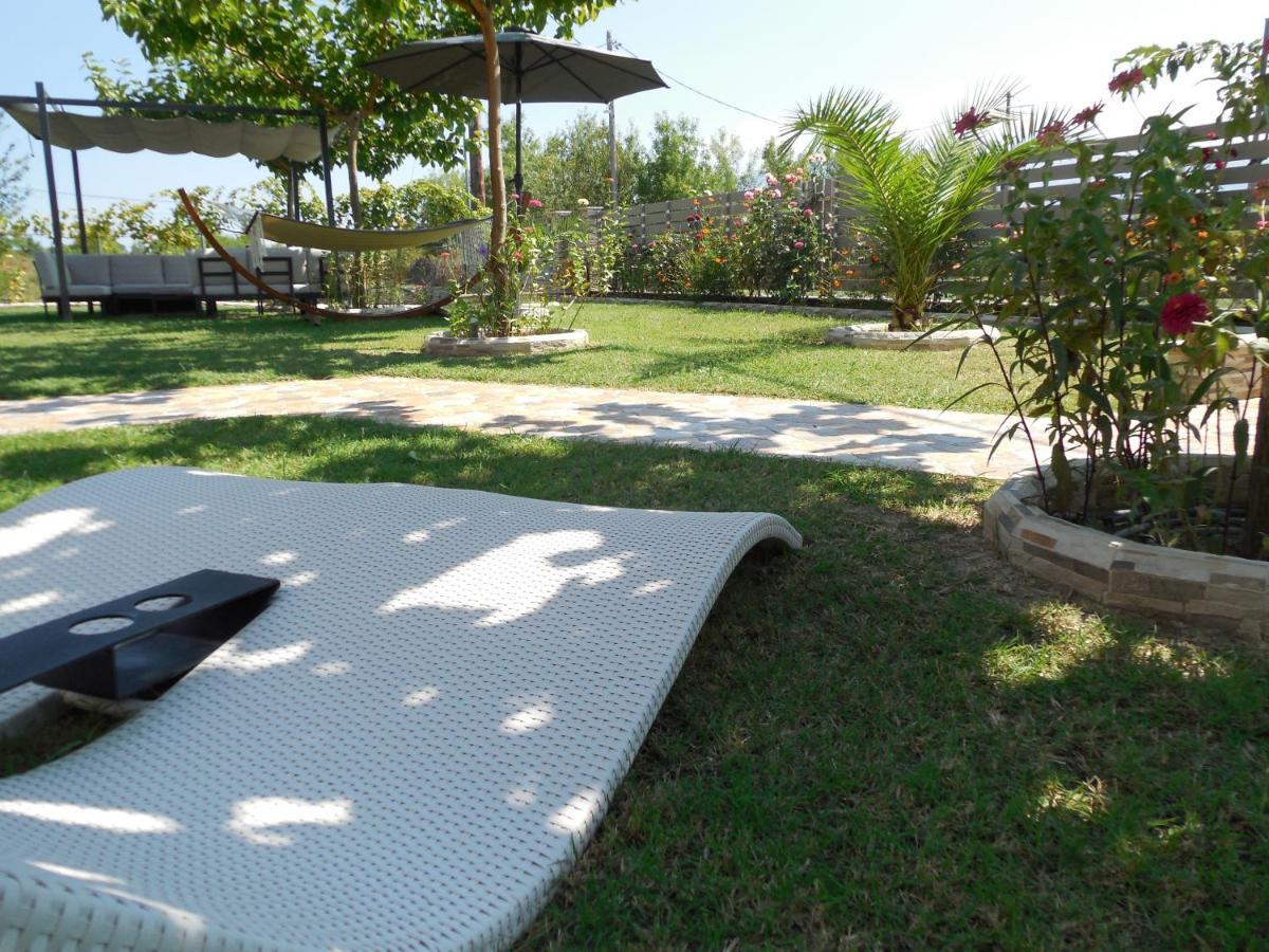 Costa Petra - Luxury Seaside Cottage With Garden - Vacation House For Families In Greece Néa Meságkala Extérieur photo